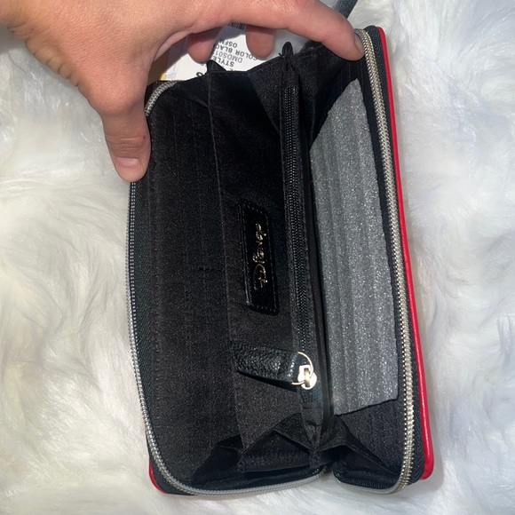 DISNEY SET MICKEY AND MINNIE BACKPACKS PLUS FREE WALLET! - Picture 17 of 17